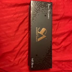 Straight Ahead hair straightener. Gold collection.